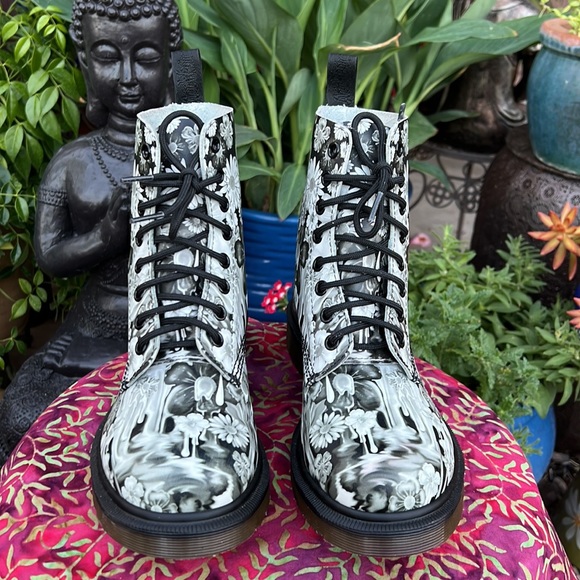 🌺 Rare Black & White Dr. Martens Slime Floral Drip Boots 🌺 - Picture 9 of 17